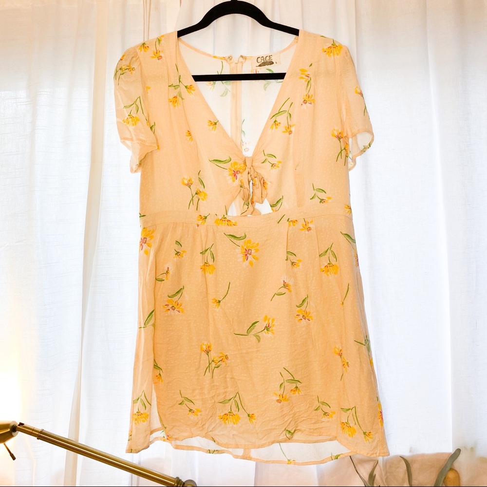 Cage floral sundress with cut out & tie!